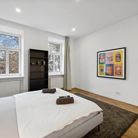 Big Spacious Central Apartment In Wina Bagian luar foto