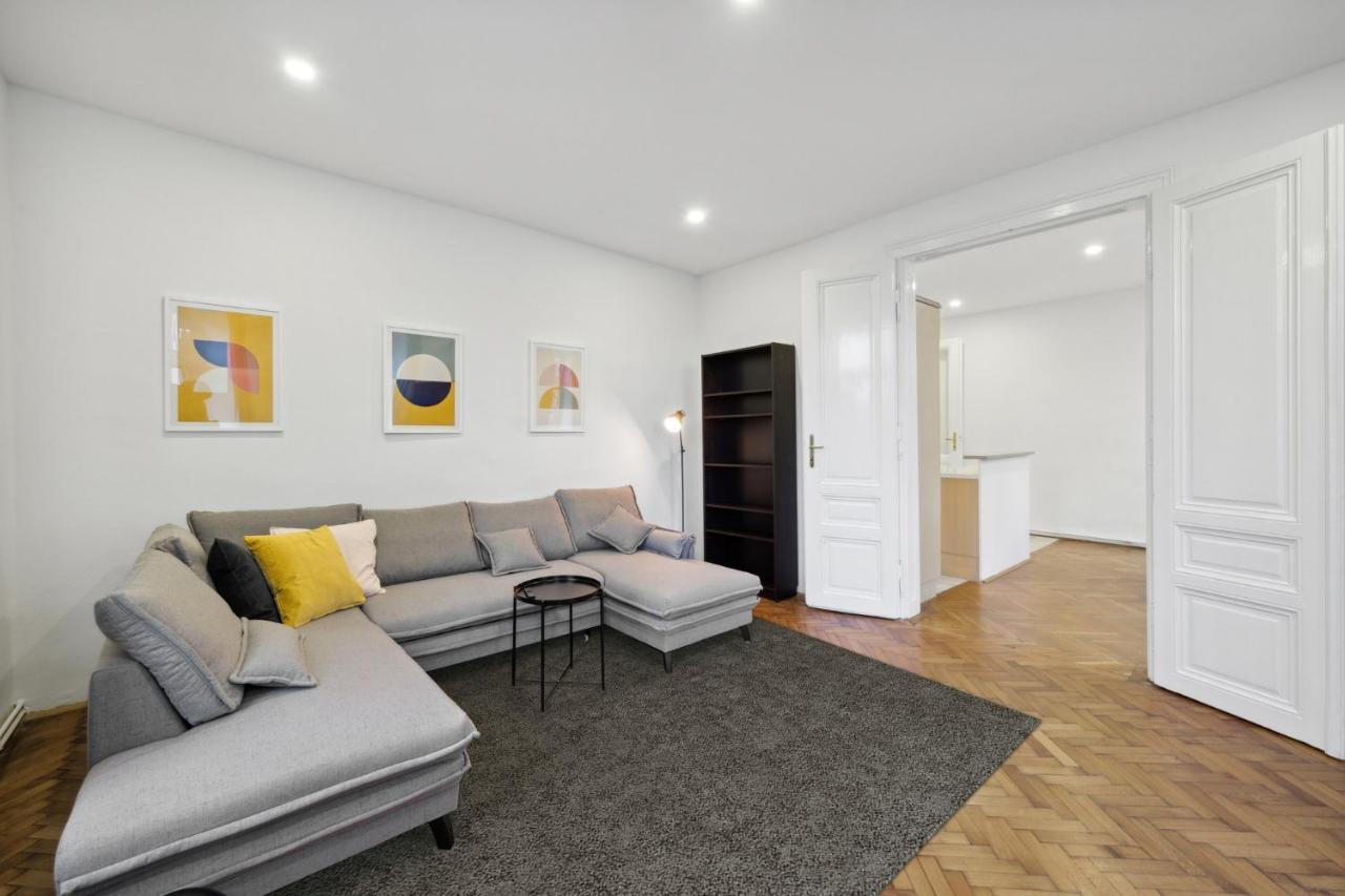 Big Spacious Central Apartment In Wina Bagian luar foto
