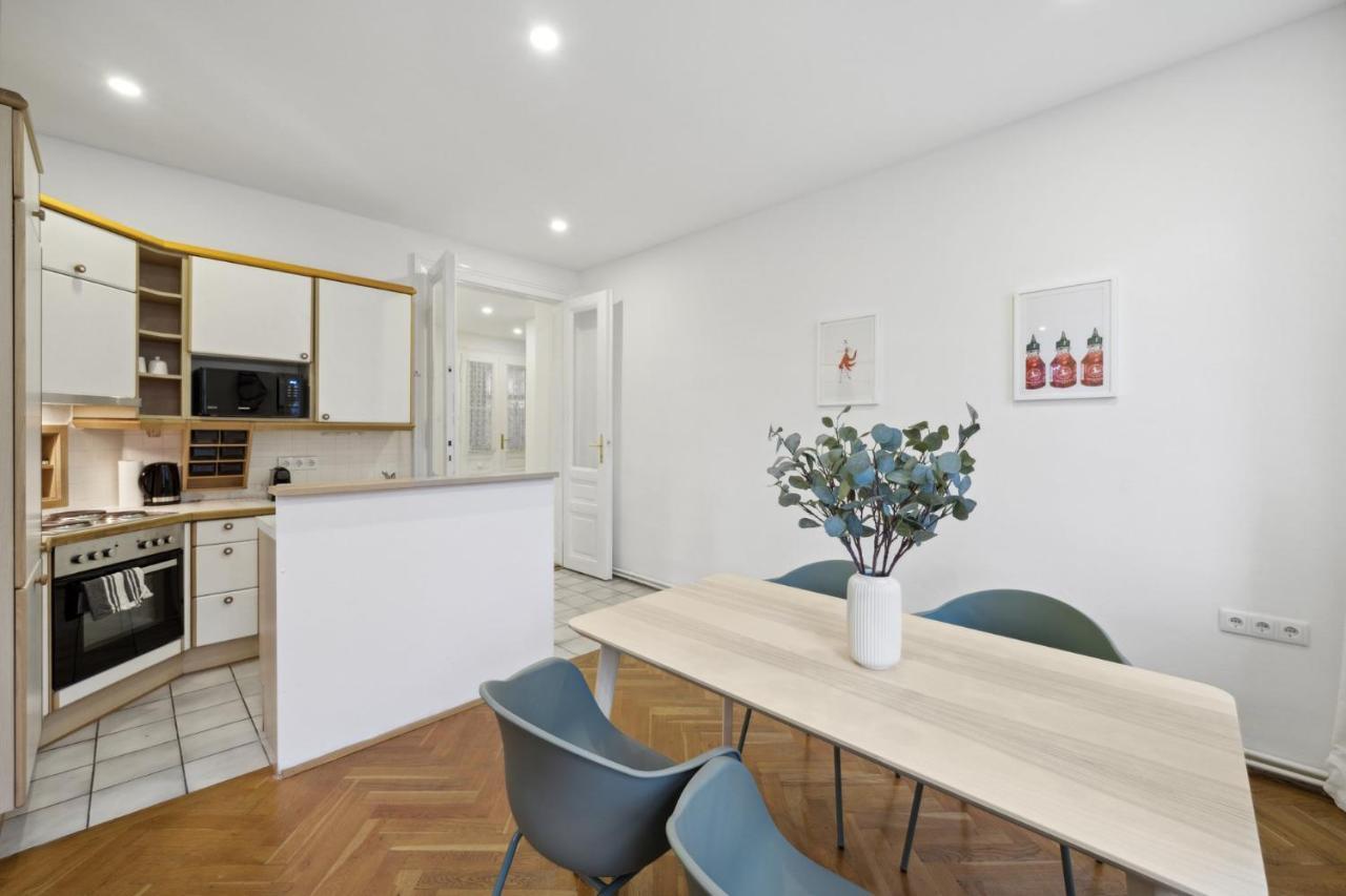 Big Spacious Central Apartment In Wina Bagian luar foto