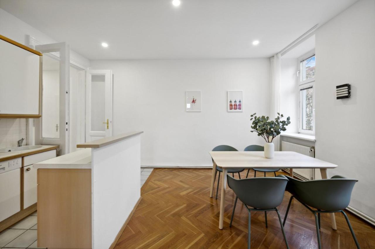 Big Spacious Central Apartment In Wina Bagian luar foto